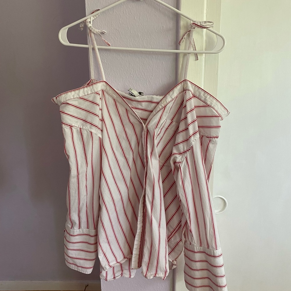 cute red and white top!